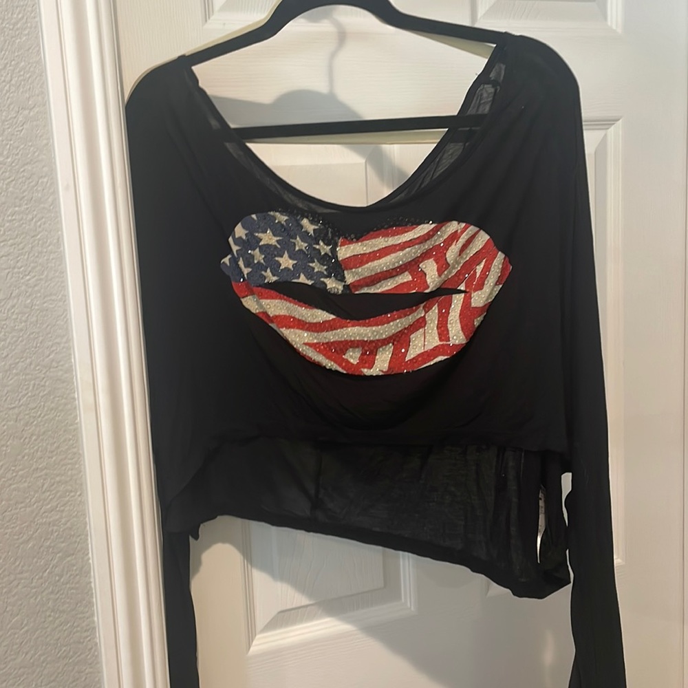 Long sleeve glitter lip crop top